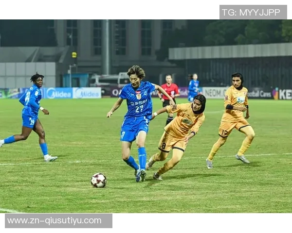 武汉女足外援奥乌苏错失绝佳机会踢中边网令人扼腕叹息